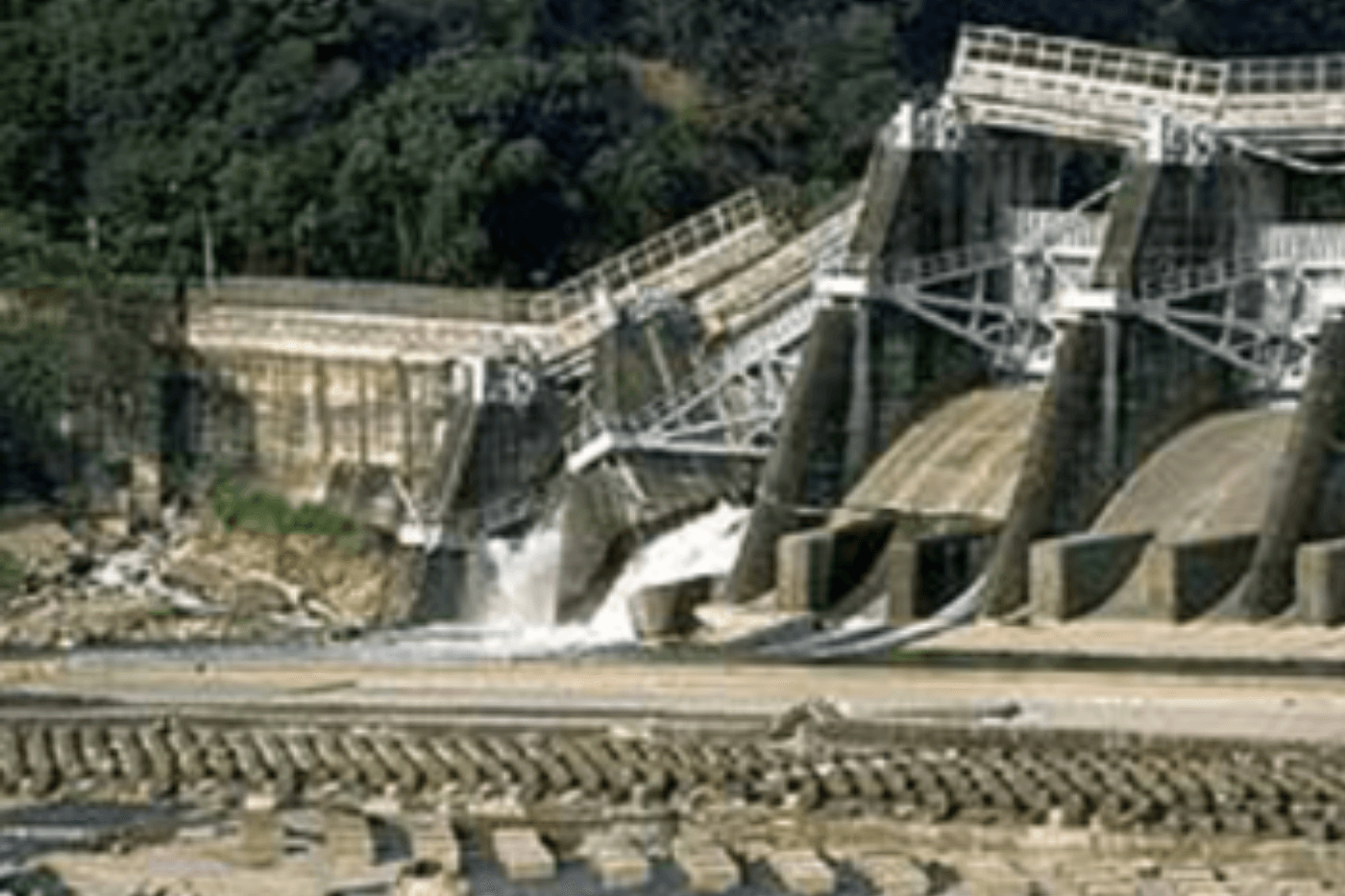 石破天驚、岡柔並濟